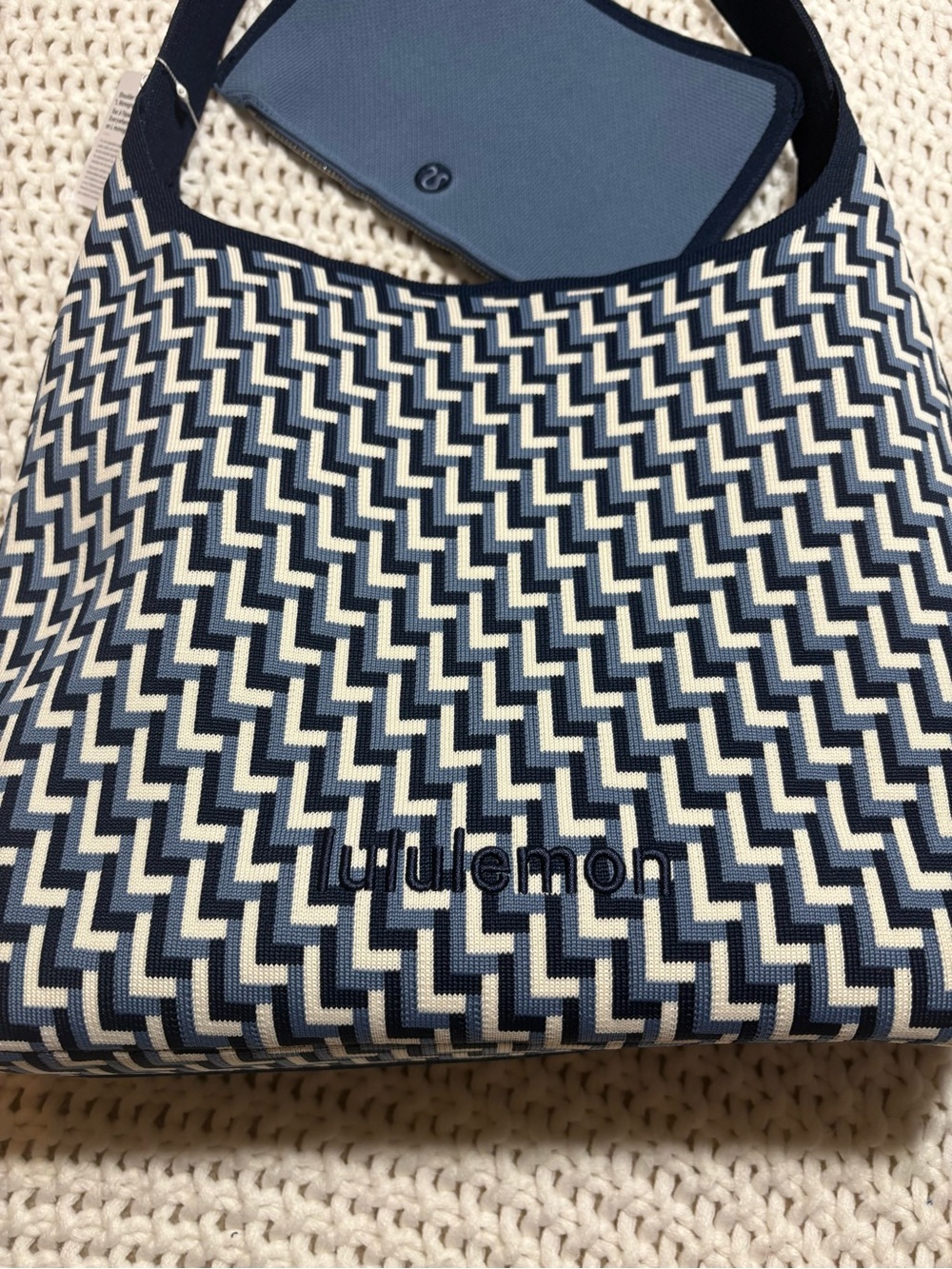 NWT lululemon shoulder bag L monogram knit in club blue/washed denim/light ivory - Picture 2 of 11